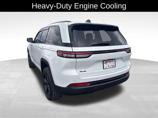 Bright White Clearcoat 2022 Jeep Grand Cherokee Altitude