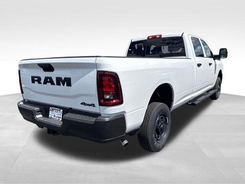 Bright White Clearcoat 2026 RAM 2500 Tradesman Crew Cab 4x4 8' Box