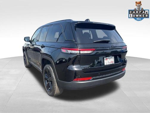 Diamond Black Crystal Pearlcoat 2023 Jeep Grand Cherokee Altitude