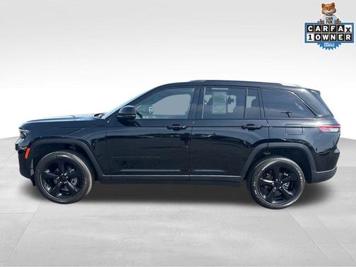 Diamond Black Crystal Pearlcoat 2023 Jeep Grand Cherokee Altitude