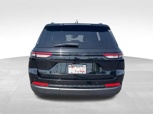 Diamond Black Crystal Pearlcoat 2023 Jeep Grand Cherokee Altitude