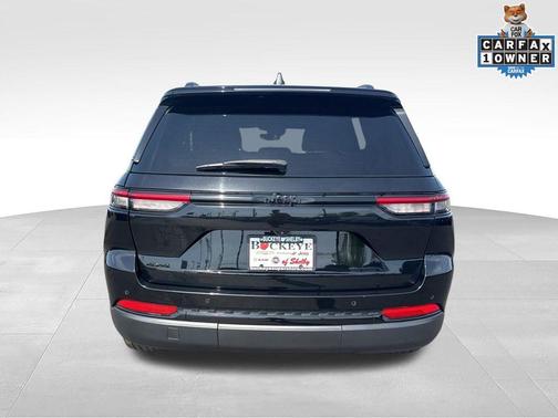 Diamond Black Crystal Pearlcoat 2023 Jeep Grand Cherokee Altitude