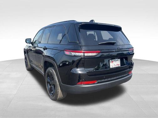 Diamond Black Crystal Pearlcoat 2023 Jeep Grand Cherokee Altitude