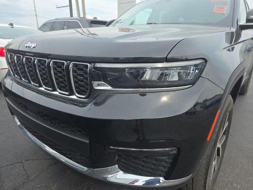 Diamond Black Crystal Pearlcoat 2023 Jeep Grand Cherokee L Limited
