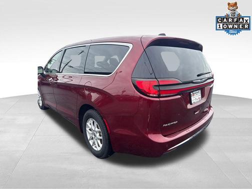 Velvet Red Pearlcoat 2023 Chrysler Pacifica Touring L