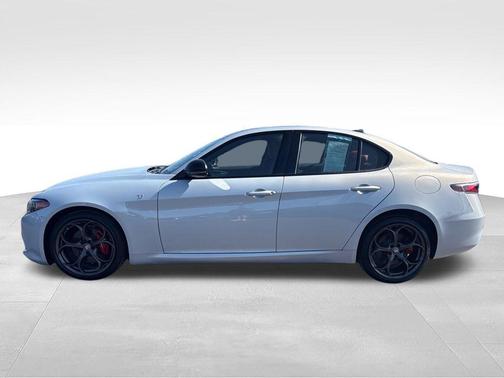 Moonlight Gray 2024 Alfa Romeo Giulia Ti