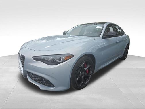 Moonlight Gray 2024 Alfa Romeo Giulia Ti