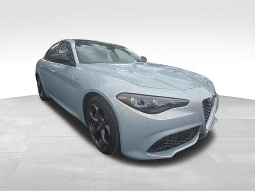 Moonlight Gray 2024 Alfa Romeo Giulia Ti