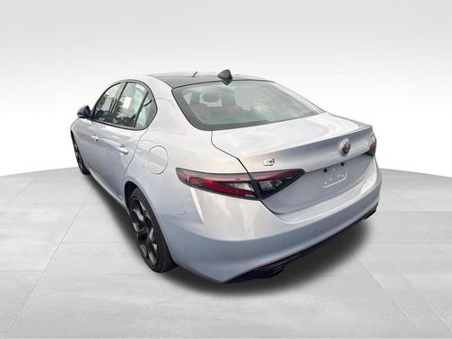 Moonlight Gray 2024 Alfa Romeo Giulia Ti