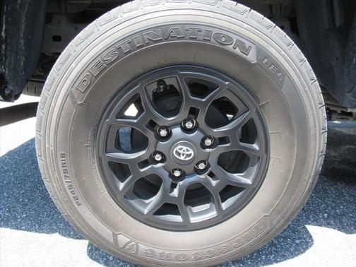 Black 2022 Toyota Tacoma SR5