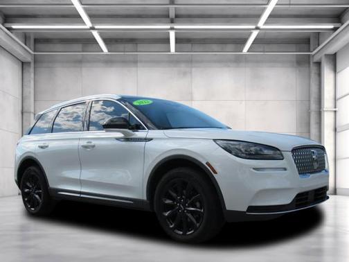White Metallic 2022 Lincoln Corsair Standard