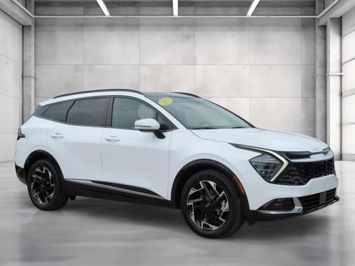 White 2023 Kia Sportage SX-Prestige