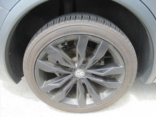 2021 Volkswagen Tiguan 2.0T SE R-Line Black