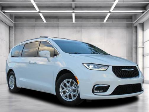 2022 Chrysler Pacifica Touring-L