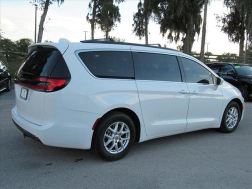 2022 Chrysler Pacifica Touring-L