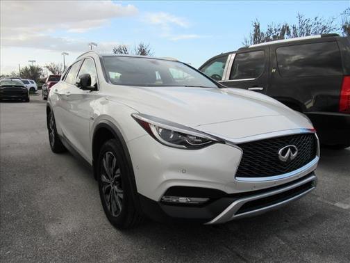 2018 INFINITI QX30 Premium