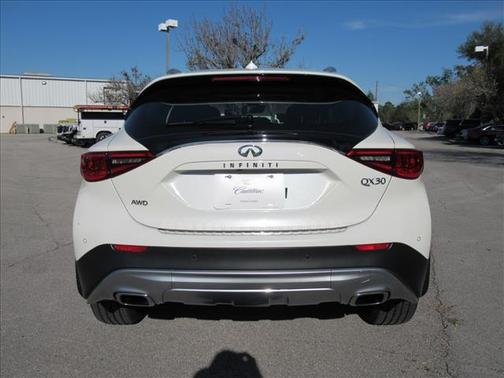 2018 INFINITI QX30 Premium