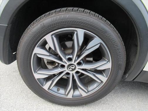 2018 INFINITI QX30 Premium