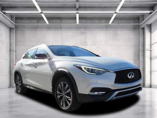 2018 INFINITI QX30 Premium