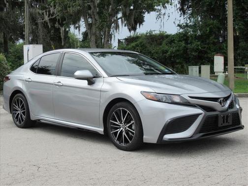 Silver 2021 Toyota Camry SE