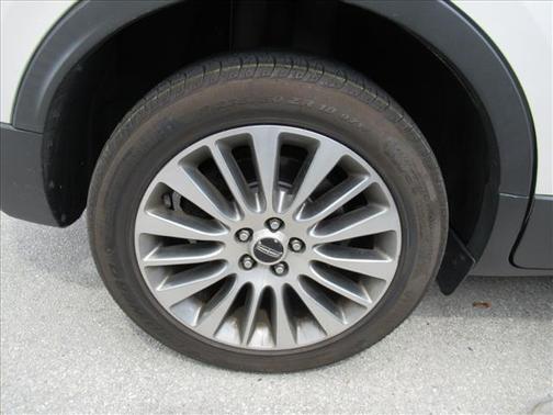 White Platinum 2018 Lincoln MKC Reserve