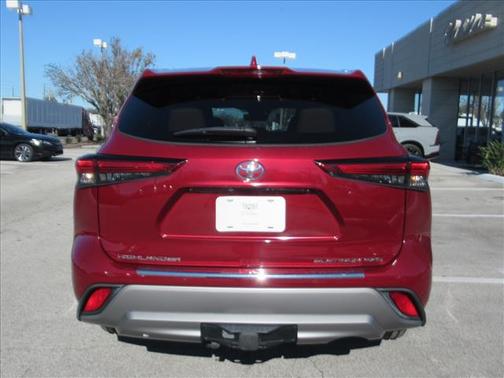 2022 Toyota Highlander Platinum