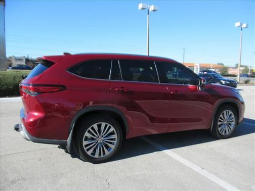 2022 Toyota Highlander Platinum
