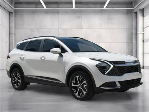 White 2024 Kia Sportage Hybrid EX