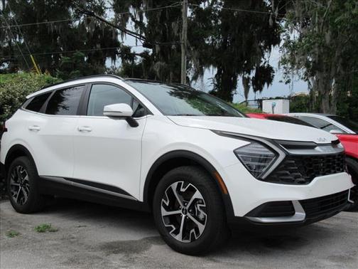 White 2024 Kia Sportage Hybrid EX