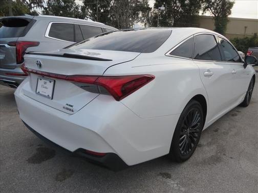 2021 Toyota Avalon Hybrid XSE