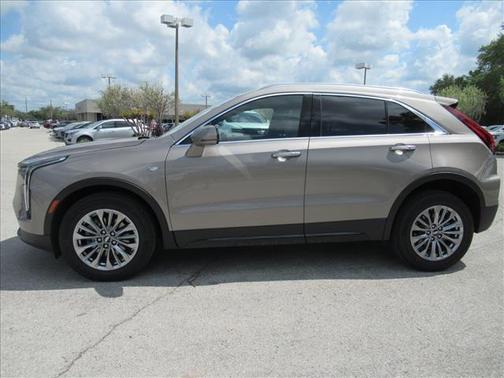 Latte 2024 Cadillac XT4 Premium Luxury