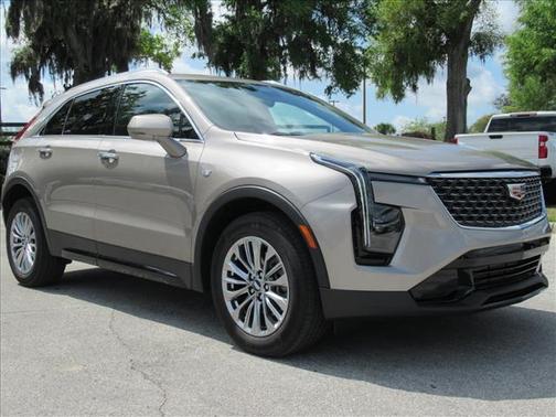 Latte 2024 Cadillac XT4 Premium Luxury
