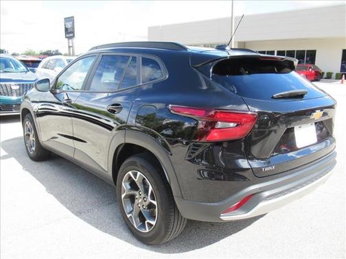Black Metallic 2025 Chevrolet Trax LT