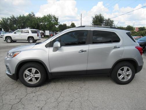 Silver Ice Metallic 2020 Chevrolet Trax LT