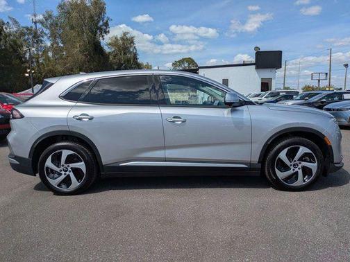 2025 VinFast VF 8 Eco