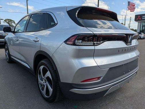2025 VinFast VF 8 Eco