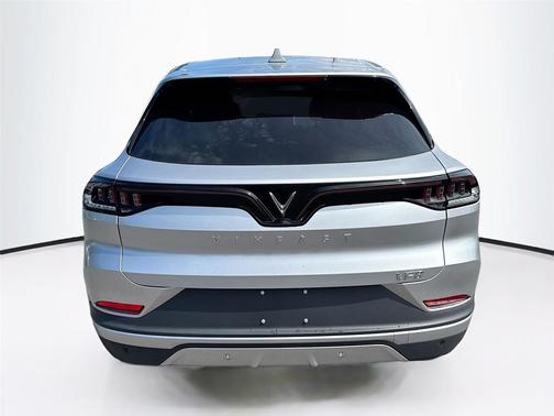 2025 VinFast VF 8 Eco