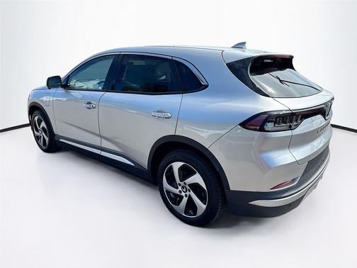 2025 VinFast VF 8 Eco