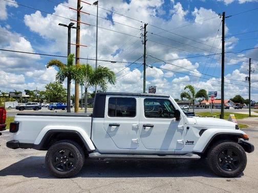 Photo 2 of 25 of 2021 Jeep Gladiator Sport