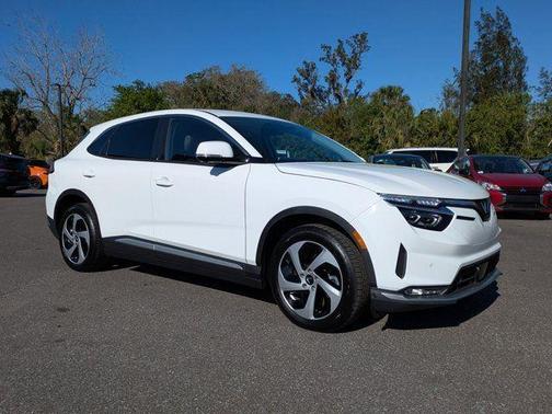 2025 VinFast VF 8 Eco