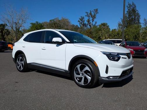 2025 VinFast VF 8 Eco