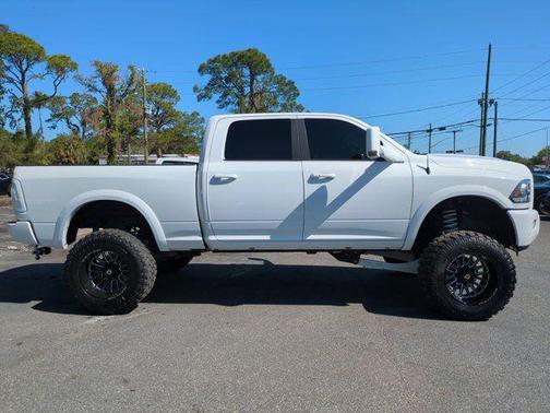 2017 RAM 2500 Laramie Crew Cab 4x4 6'4' Box