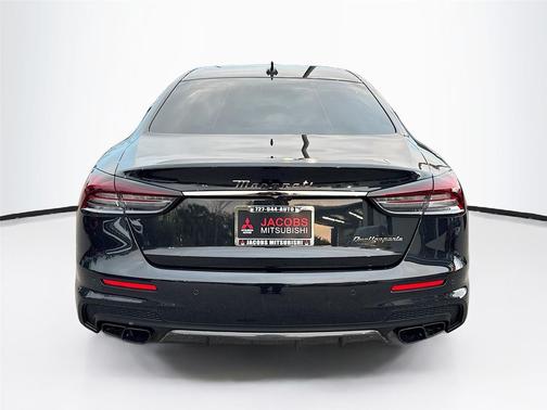 2022 Maserati Quattroporte Trofeo