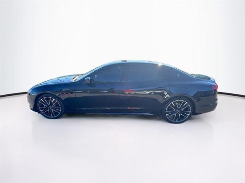 2022 Maserati Quattroporte Trofeo
