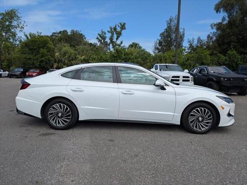 2023 Hyundai SONATA Hybrid SE
