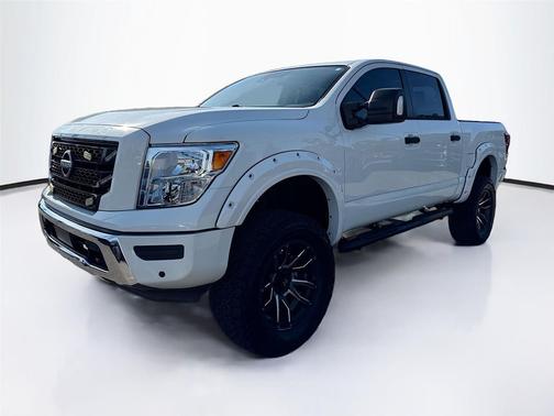 2023 Nissan Titan SV