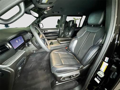 Diamond Black Crystal Pearlcoat 2023 Jeep Wagoneer L Series III 4x4
