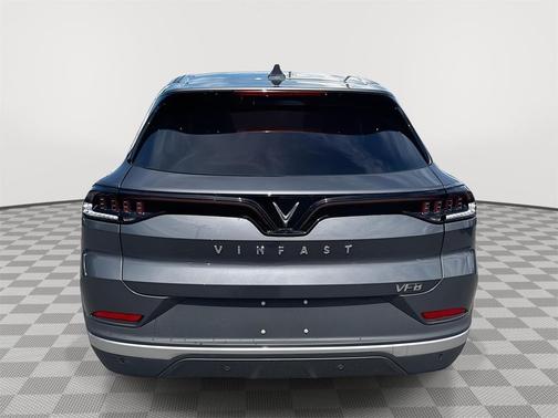2025 VinFast VF 8 Eco
