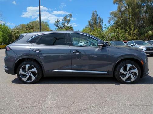 2025 VinFast VF 8 Eco