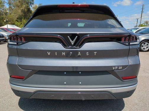 2025 VinFast VF 8 Eco
